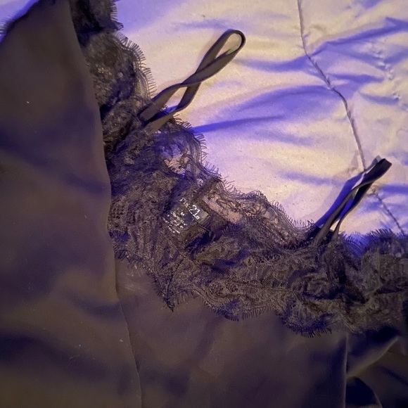 ✨Lace detailed blouse✨ - Picture 2 of 4